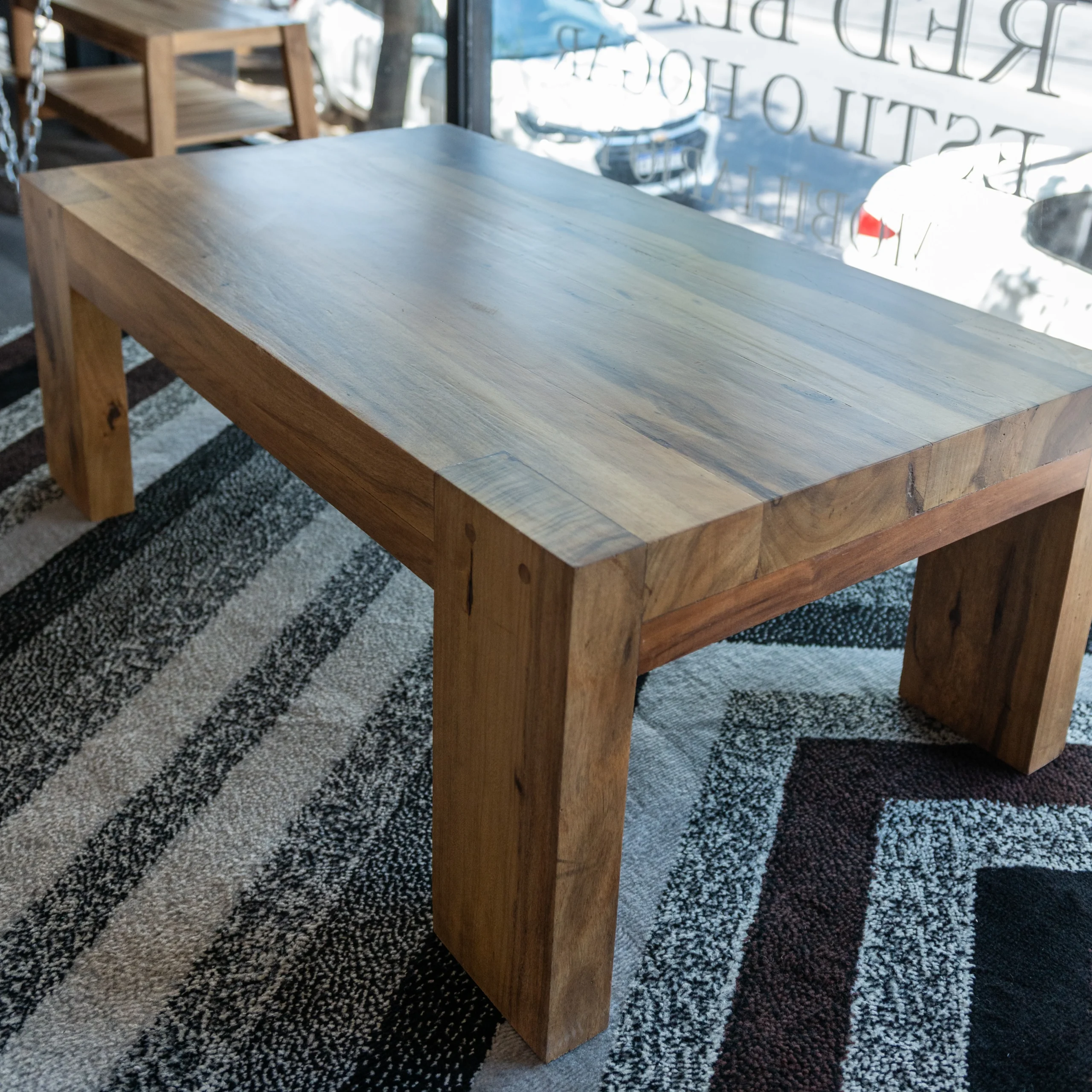 mesa-ratona-lina-en-madera-de-laurel-2